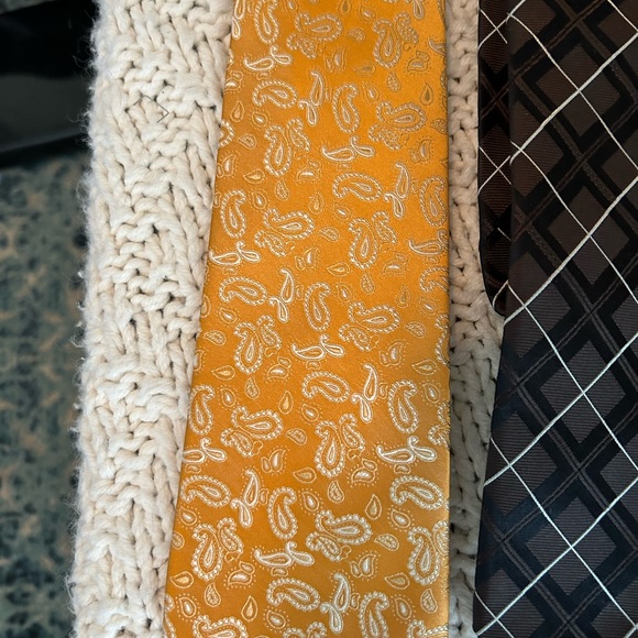 Men’s Tie Bundle 3 for 1 Price: Van Heusen, Express, & Pronto Uomo - Picture 2 of 4